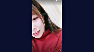 A beautiful 20-year-old slutty live broadcast leaking pussy and milk while eating