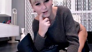 Intensywna amatorska blondynka profesjonalistka: obciąganie, solo i porno z kamerą internetową