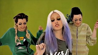 CFNM - PMV - CALIFORNIA - HEY MICKEY
