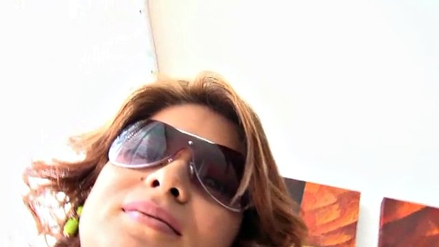 Melanie smothers her lover with her feet