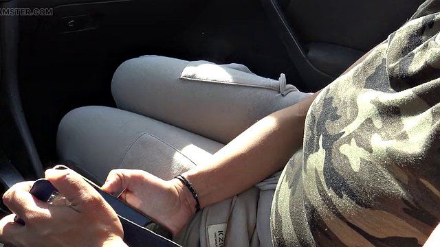 un membre pervers jouit dans ma bouche et j'avale tout