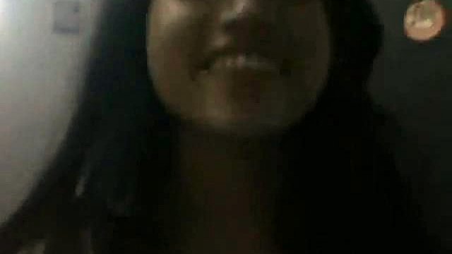 Mumbai Girl neckt