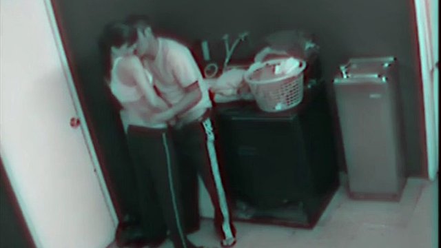 Pareja caliente hace mamada y folla en el lavadero