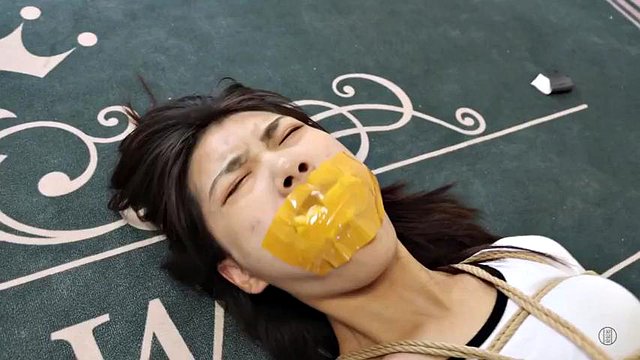 Bondage chinois en chaussettes blanches: asiatique, seulfans et chatouilles
