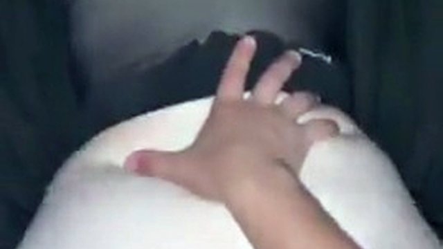 Sexe matinal avec une ado de 18 ans baisée à quatre pattes et éjaculation dans le cul