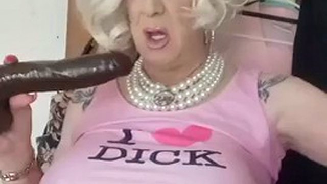 J'AI BESOIN DE 2 ME BAISER ET SUCER UNE BITE, JE DEViens FOU