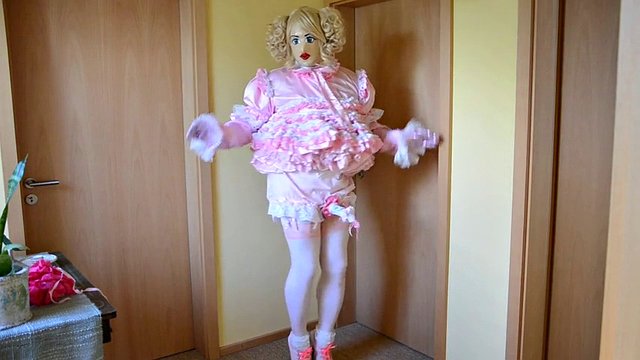 Sissy and the ruffled rooster dress