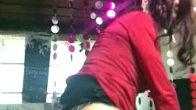 La matura Rioko Ruka, travestita da crossdresser, ama i tacchi alti