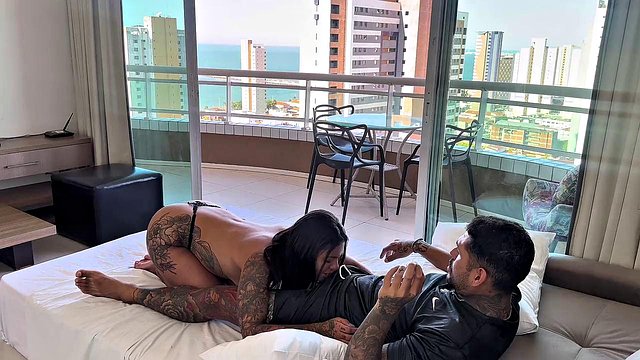 Creampie brasileira lambendo a bunda da Feline Sex em Hentai