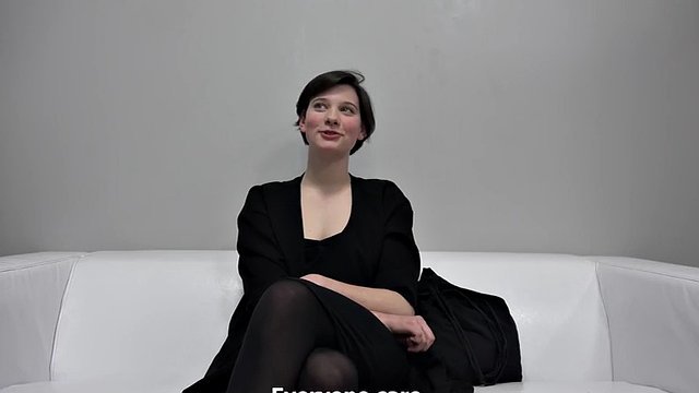 ragazza timida viene scopata