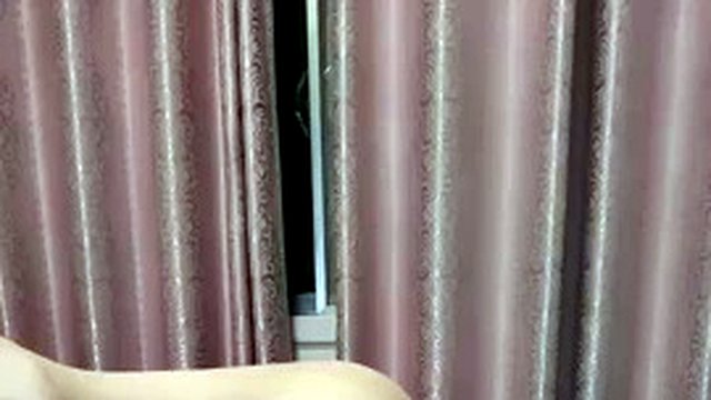The ultimate beauty! Internet celebrity leg model goddess! Naked little show on bed, sexy backless skirt, beautiful legs and high heels