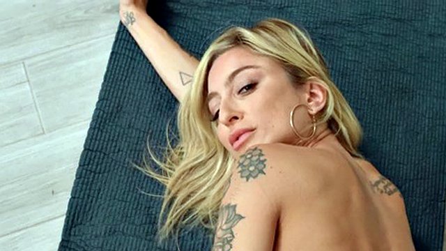 Le posizioni yoga della matrigna mi mettono in ginocchio - S2:E6