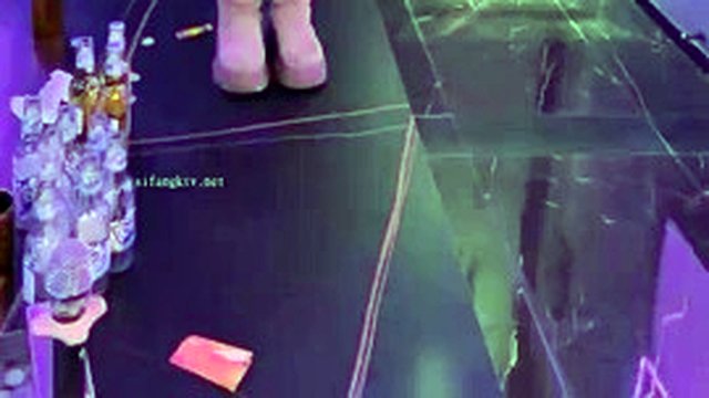 Real KTV lewdness~[Momoki Kana] China live broadcast hookup with handsome singing guy~bathroom show (3)