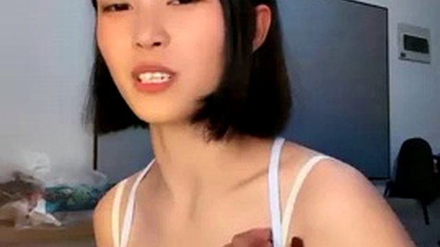Newcomer! Sister Yu goes into the sea! So coquettish and beautiful ~ [The Rabbit Chases the Tortoise], a Chinese live broadcast of a young woman in jeans, came to the third subject, danced well, and made people instantly horny! (2)