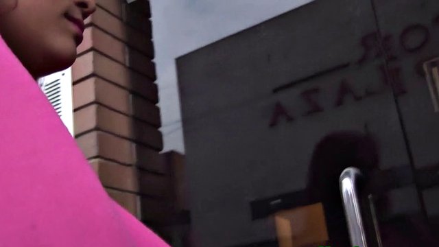 urocza Latynoska zerżnięta w usta