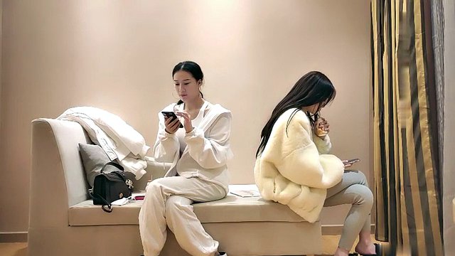 [Yidi Xunhua] Tonight, we have a two-parter. The goddess with a celebrity face, a model, and a beautiful figure work together in perfect harmony 2