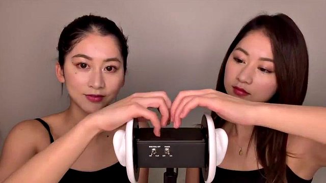 Veri gemelli giapponesi Sexy Ear Licking ASMR: porno amatoriale, piccola e asiatica