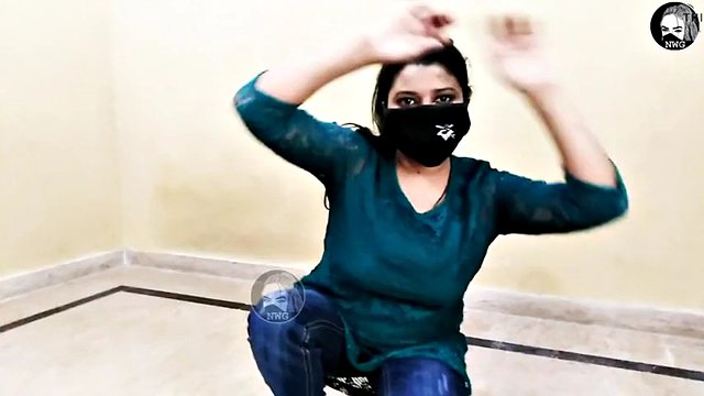 Kothy Uty Suti San full of sexy mujra dance on pakistani saba