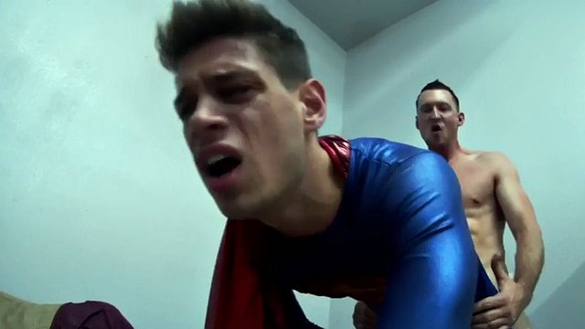 Wrestling hottie fucks superman without a condom after an erotic battle