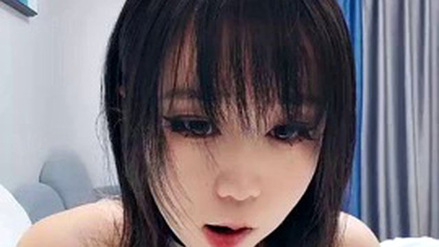 Bathing in the bathroom and getting wet is tempting. After washing, you masturbate on the bed. The massager vibrates your vagina. Your pink pussy is super tight.