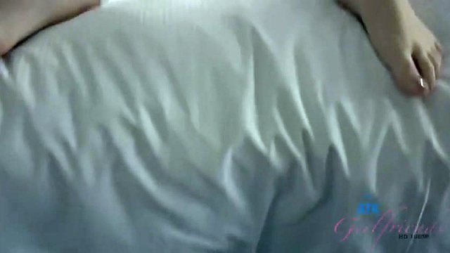 His bald teen pussy just like a little juice cock inside