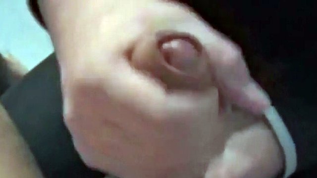 German amateur gay gets handjob from his boyfriend in close-up until he cums