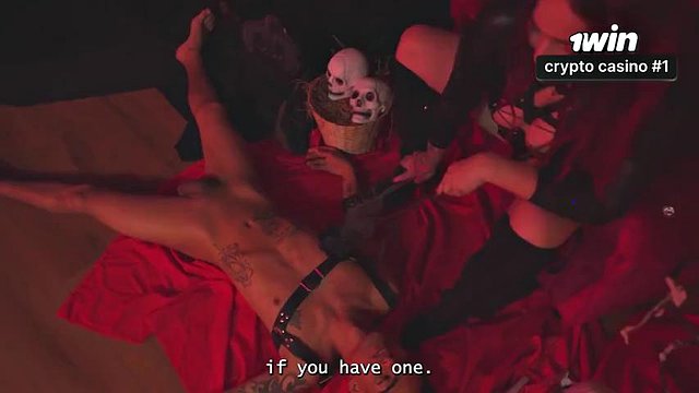 La dominatrice latina MILF predomina sul ragazzo magro - il XXX più sexy!