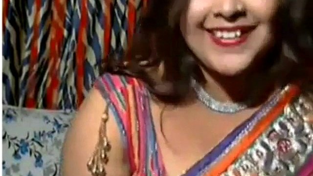 Horny Desi Aunt on webcam