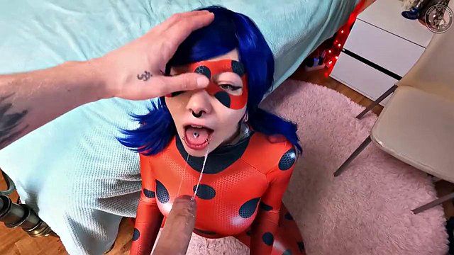 Superzłoczyńca dominuje w cosplayu superbohaterki w uwodzeniu obciąganiem POV
