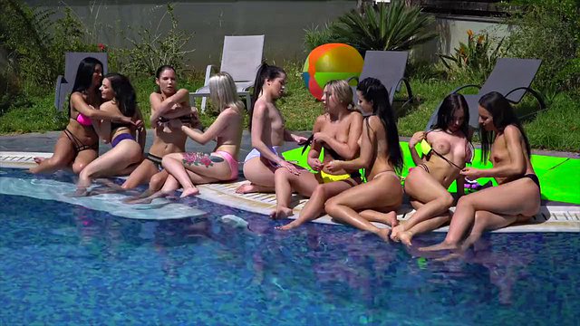 Dzika lesbijska orgia na basenie Nataly Gold