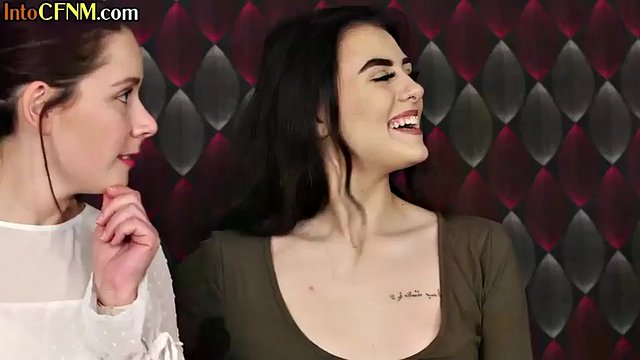 CFNM الهواة أنيق دوميناس العادة السرية وتمتص الرجال الديك في المجموعة