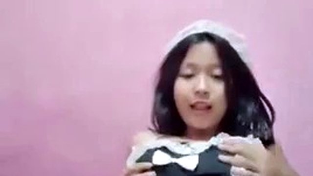 Rara Nadifa colmek becomes a maid