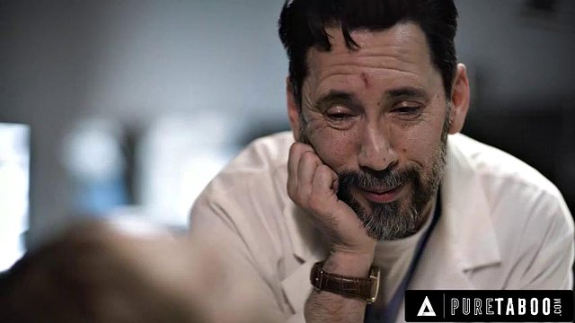 PURE TABOO El embalsamador solitario y deprimido Tommy Pistol fantasea con la misteriosa Jane Doe