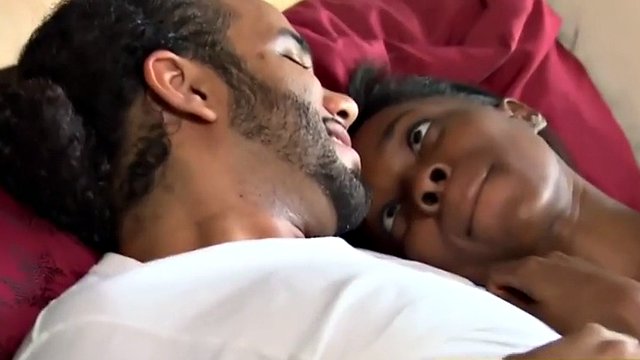 mari échangiste noir doit toucher tous les seins des dames