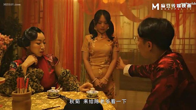Salão de massagens estilo chinês: boquete, peitos grandes e pornografia amadora
