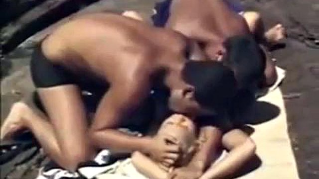 fantasia attaccata sulla spiaggia: pecorina, cowgirl e porno hardcore
