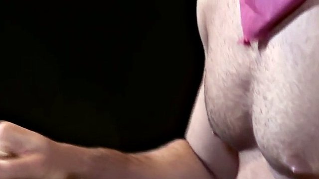 ragazzo presentato sborrato dopo il trapano anale