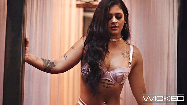 Ryan Reid's Inked Frame Shakes in Quick Big-Cock Doggy