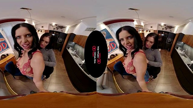 2 laski: kowbojka, duży tyłek i porno VR