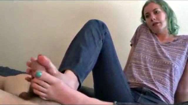 Amateur's footjob 25 min