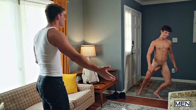 Ο Kaleb Stryker Pounds Paul Canon στο Interracial Hunk Fuck
