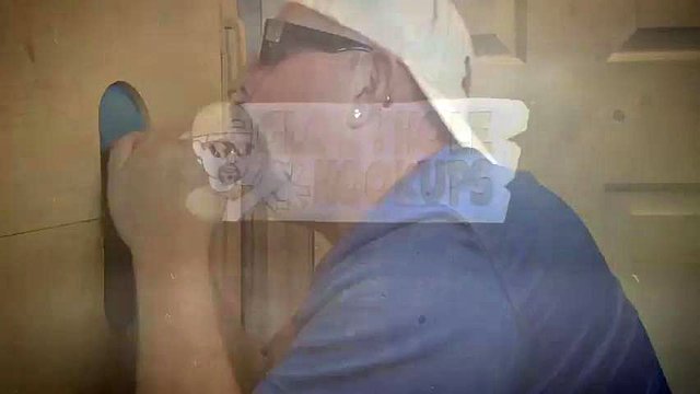 Großer Schwanz liefert im Gloryhole