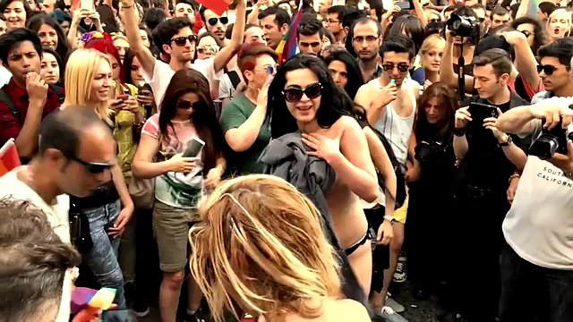 Three lesbians get naked for pride month in Türkiye