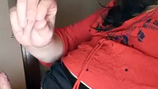 セクシーなトランス継母が娘に男の子を喜ばせる方法を教える、ハメ撮りロールプレイ