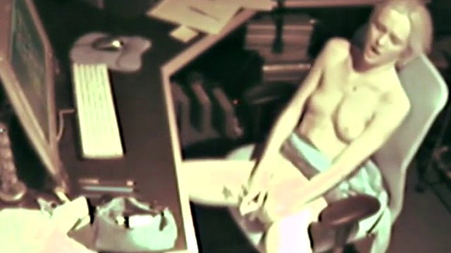 Solo spy cam slut masturbates