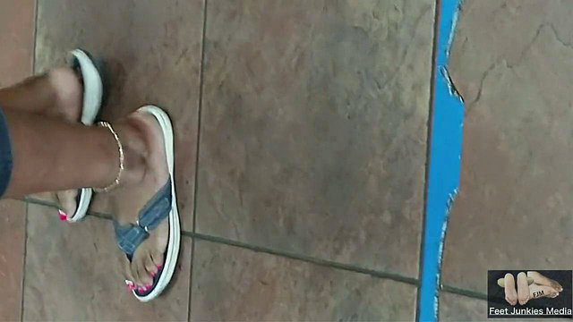 Nurse Jasmine Doe's Afterwork Hot Stinky Feet N Nude Long Toenails