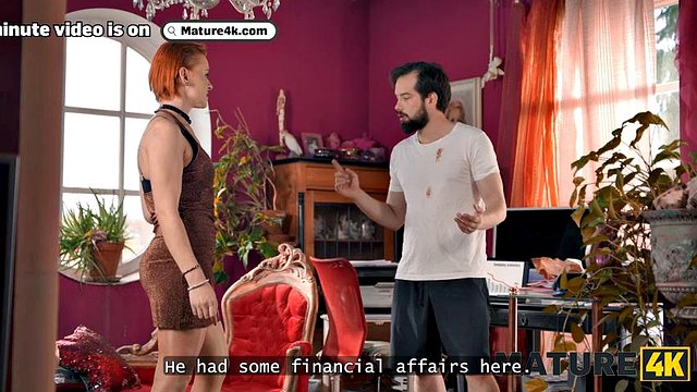 OLGUN4K. Olgun kızıl saçlı güçlü bir orgazmı arzuladı ve bunu gerçeğe dönüştürmeyi başardı: Porno
