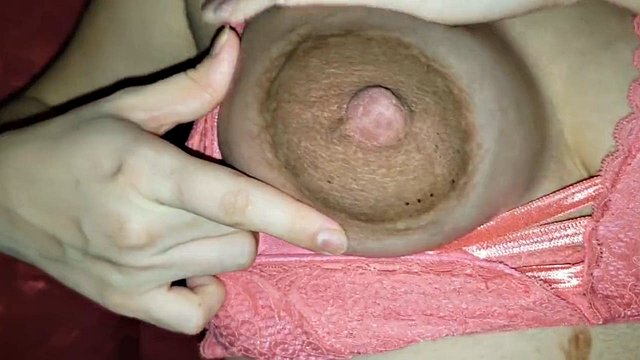 Wil9727 nel ruolo della sorellastra latina arrapata brama il cazzo del fratellastro e si spoglia nuda subito prima