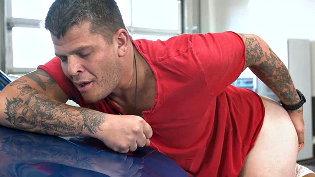 RIM4K. The buzzed bitch is going to lick the mechanic's anus right next to the broken car