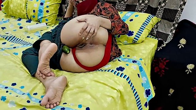 Desi Stepmom in Hijaab Playing With Cucumber